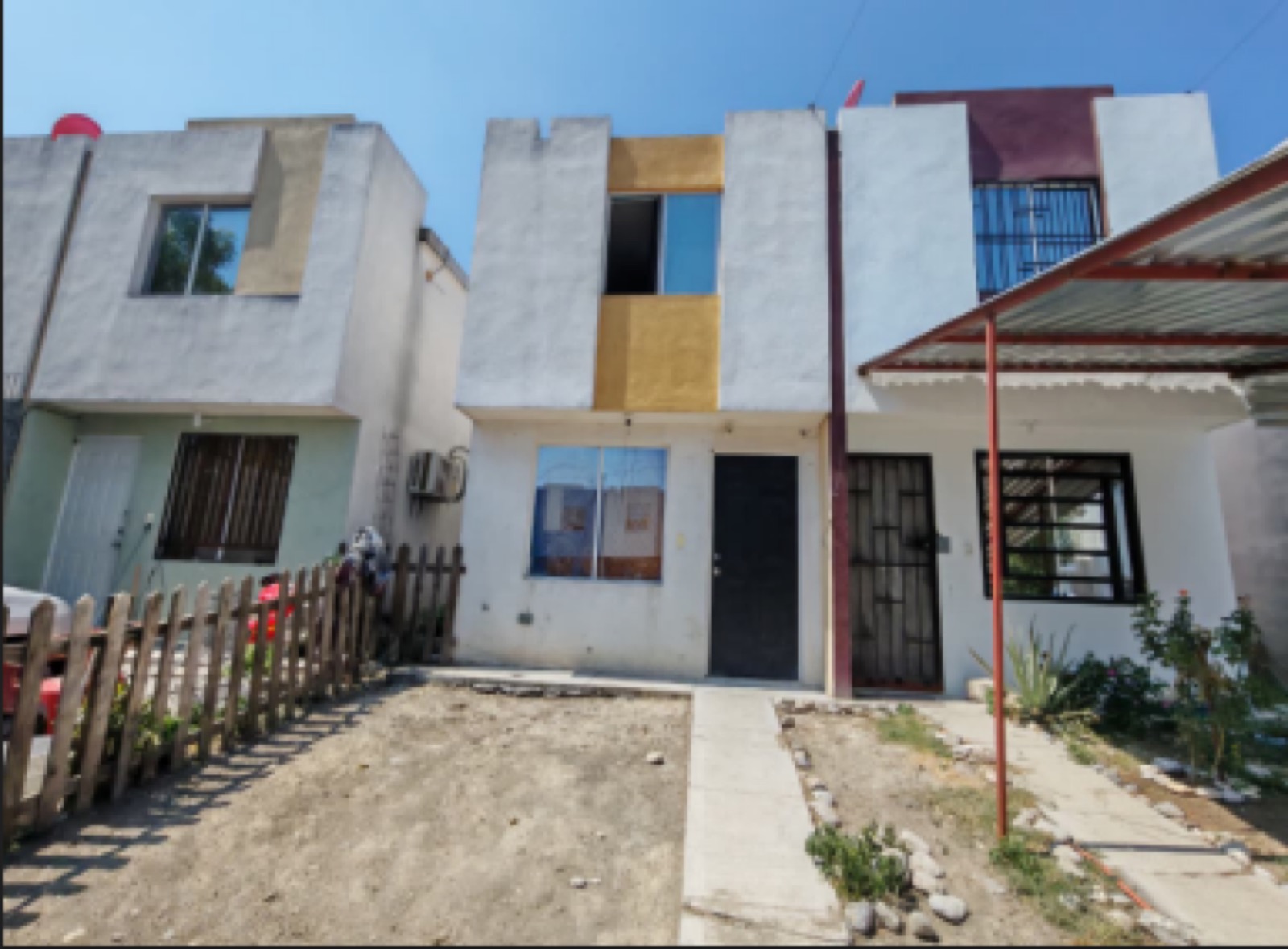 Casa en venta en Fraccionamiento Valle del Roble, Cadereyta Jiménez — fachada