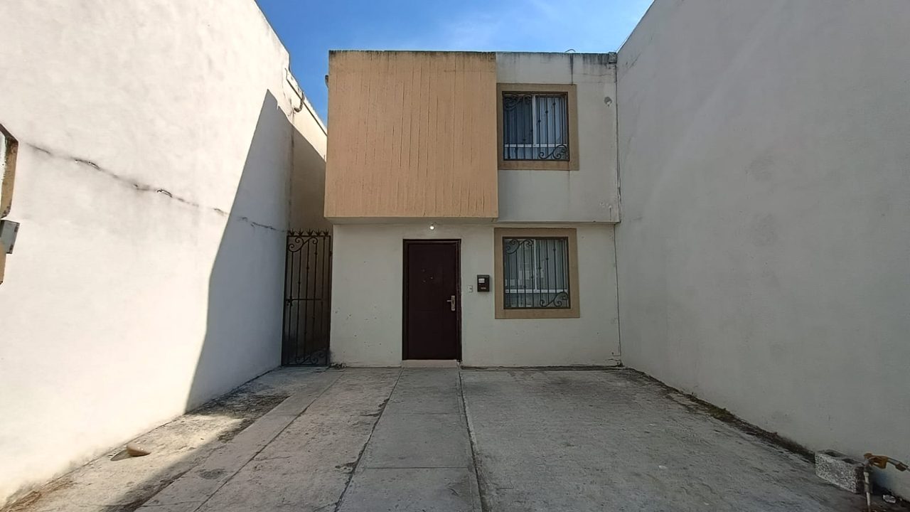 Casa en venta en Villas de la Hacienda, Juárez — fachada